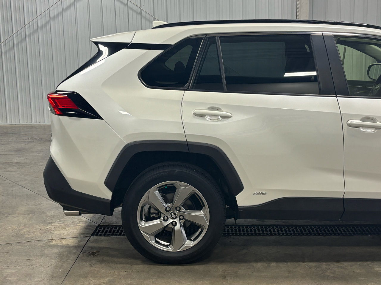 Used 2021 Toyota RAV4 XLE Premium image 16