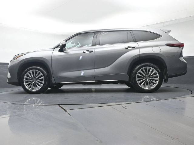 Certified 2025 Toyota Highlander XLE image 42