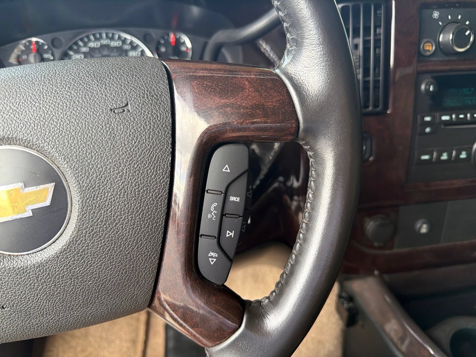 Used 2012 Chevrolet Express 1500 RWD image 13