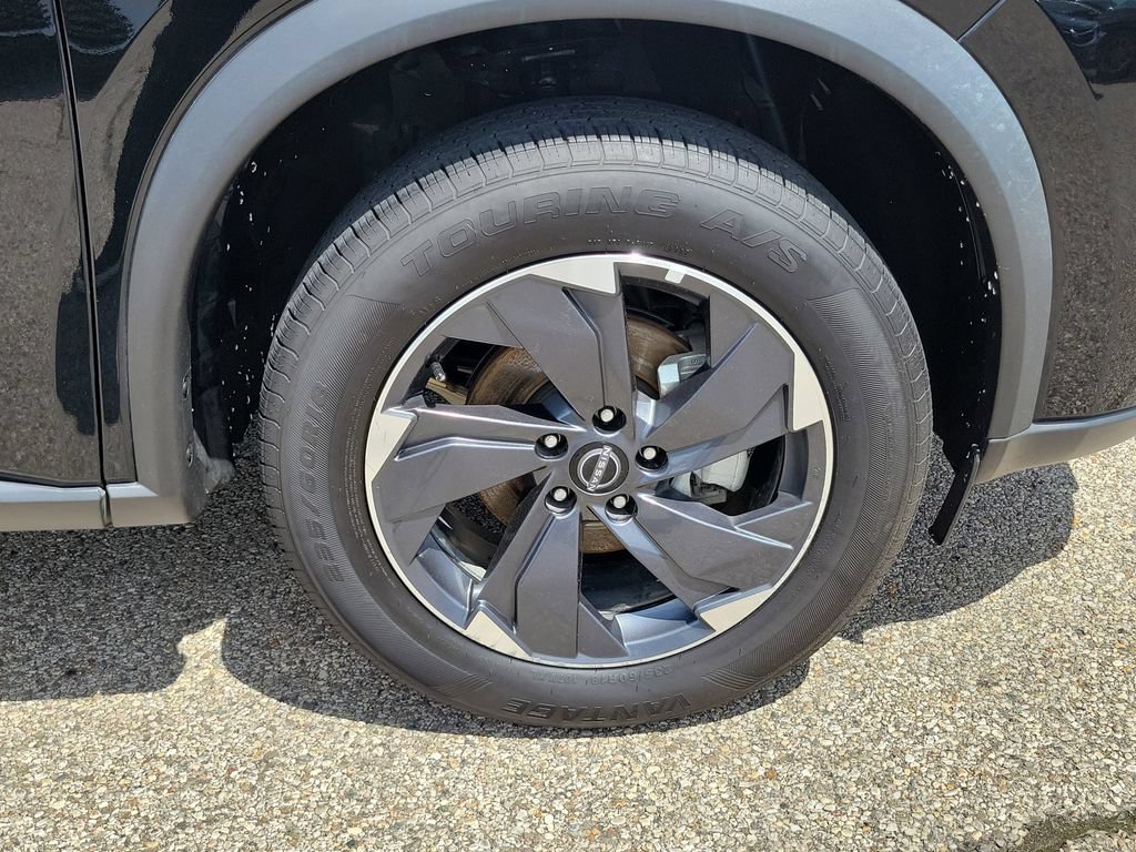 Used 2025 Nissan Rogue SV FWD image 5