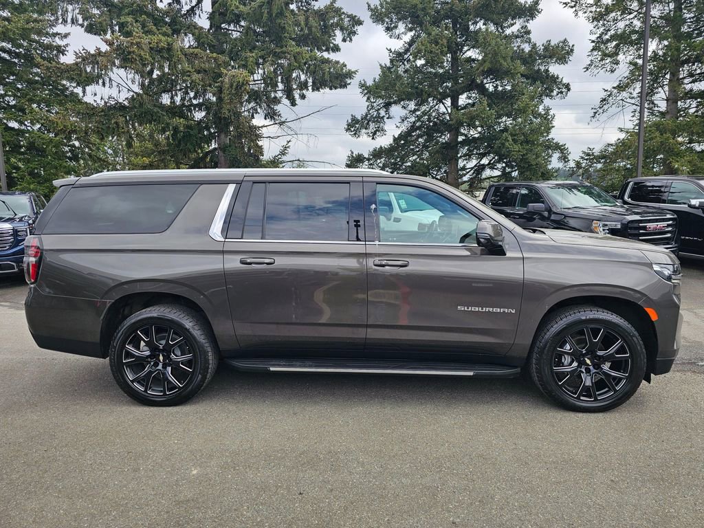 Used 2021 Chevrolet Suburban LT w/ LT Signature Package AWD/4WD image 6