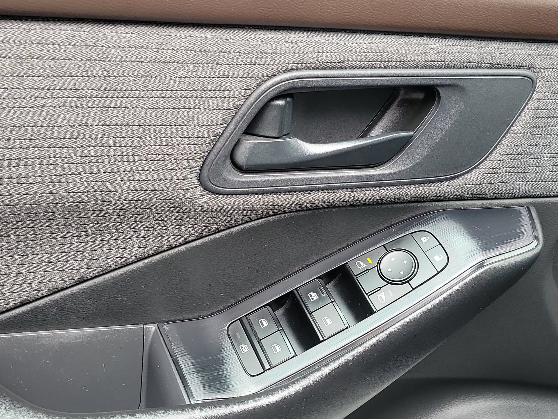 Used 2023 Nissan Rogue S FWD image 9
