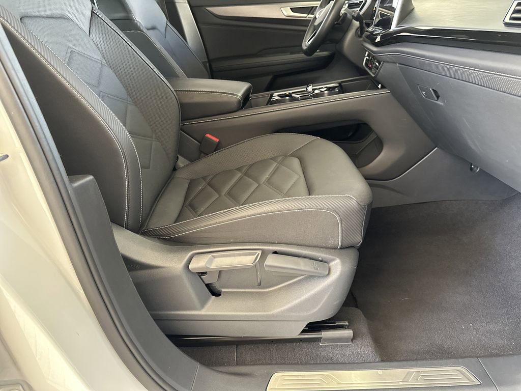 Used 2025 Volkswagen Atlas Cross Sport SE FWD image 38