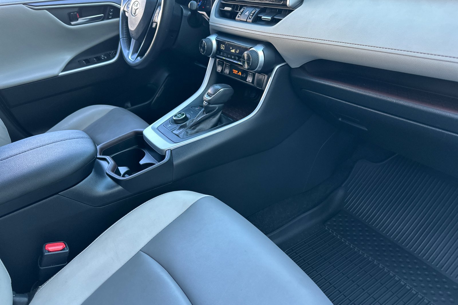 Used 2020 Toyota RAV4 Limited w/ All Weather Liner Package AWD/4WD image 17