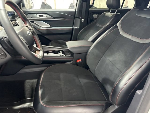 Used 2025 Ford Explorer ST AWD/4WD image 9