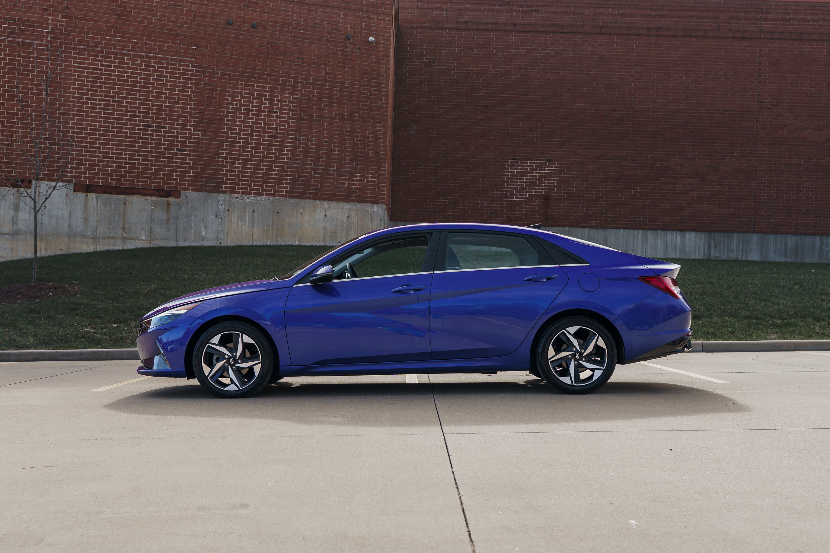 Used 2023 Hyundai Elantra Limited image 6