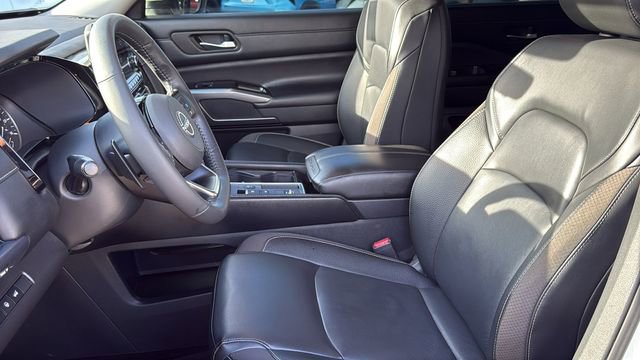 Used 2024 Nissan Pathfinder SL image 11