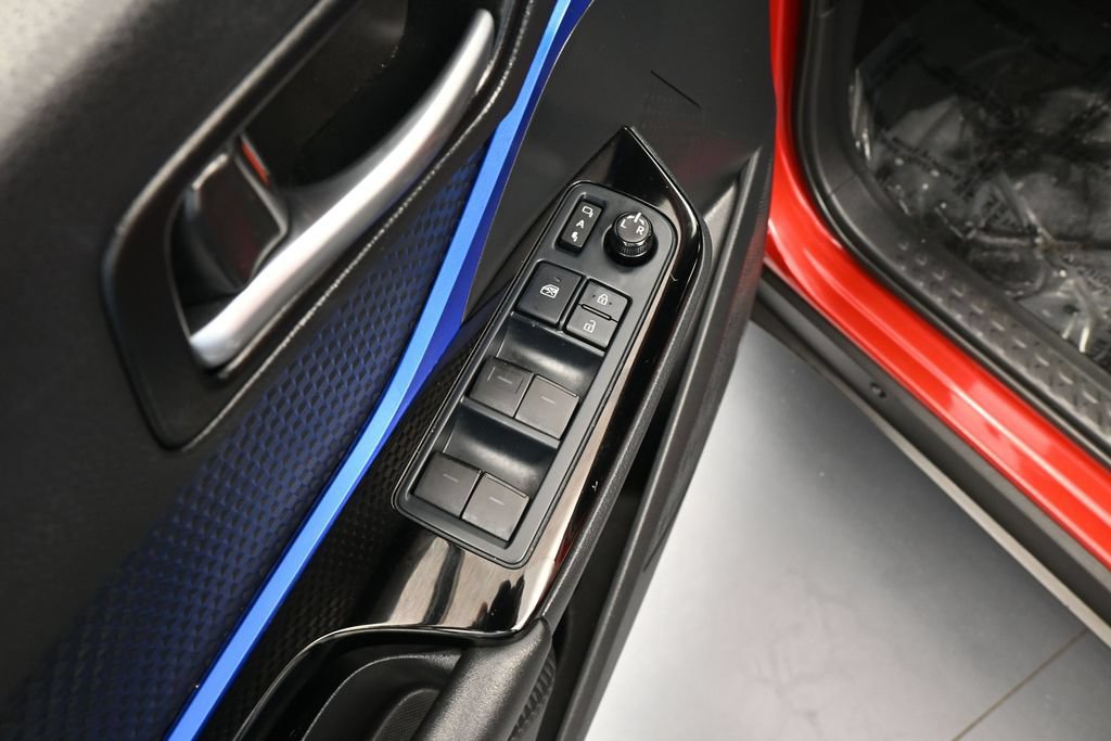Used 2021 Toyota C-HR XLE FWD image 14