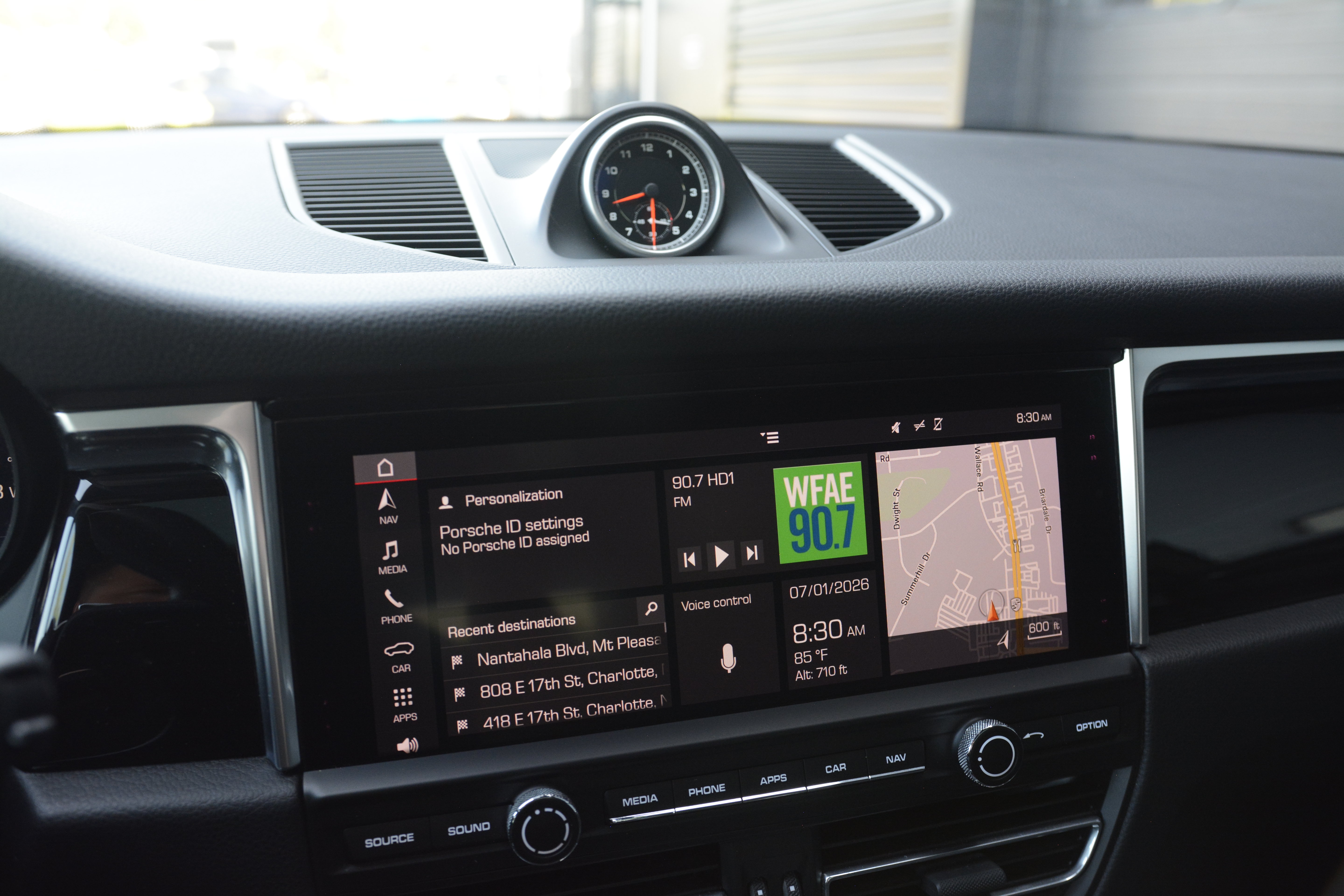 Certified 2019 Porsche Macan AWD/4WD image 22