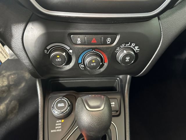 Used 2020 Jeep Cherokee Sport AWD/4WD image 23