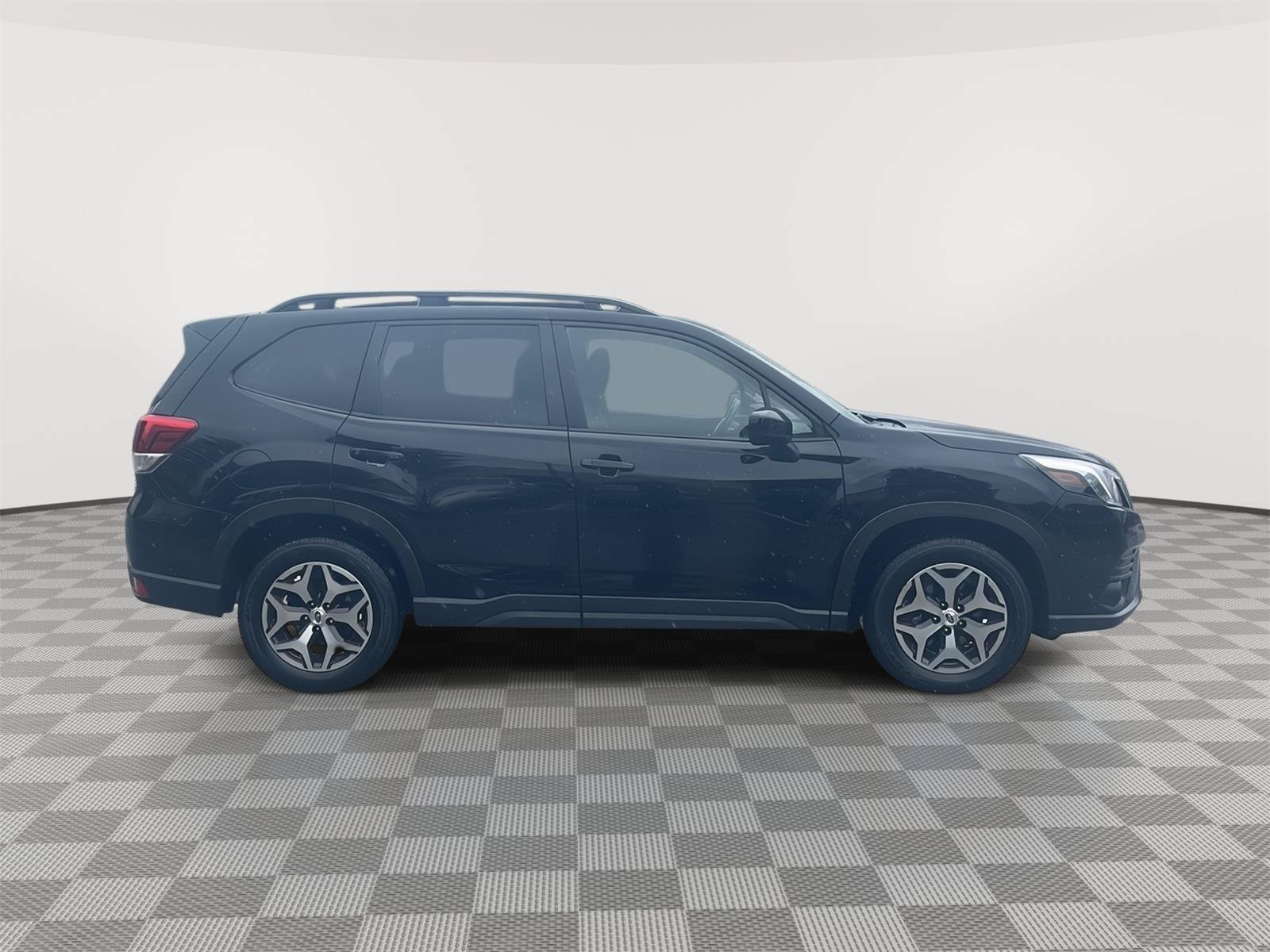Used 2023 Subaru Forester Premium AWD/4WD image 4