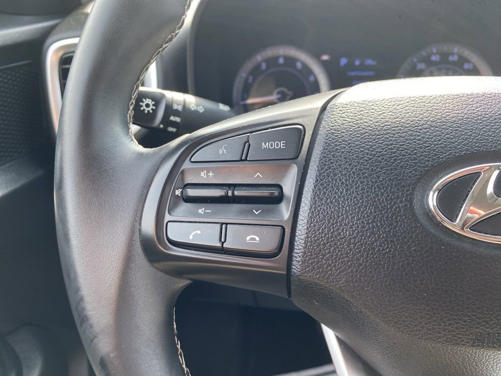 Certified 2022 Hyundai Venue SEL image 18