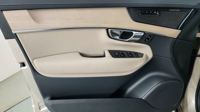 New 2026 Volvo XC90 T8 Plus w/ Protection Package Premier AWD/4WD image 9