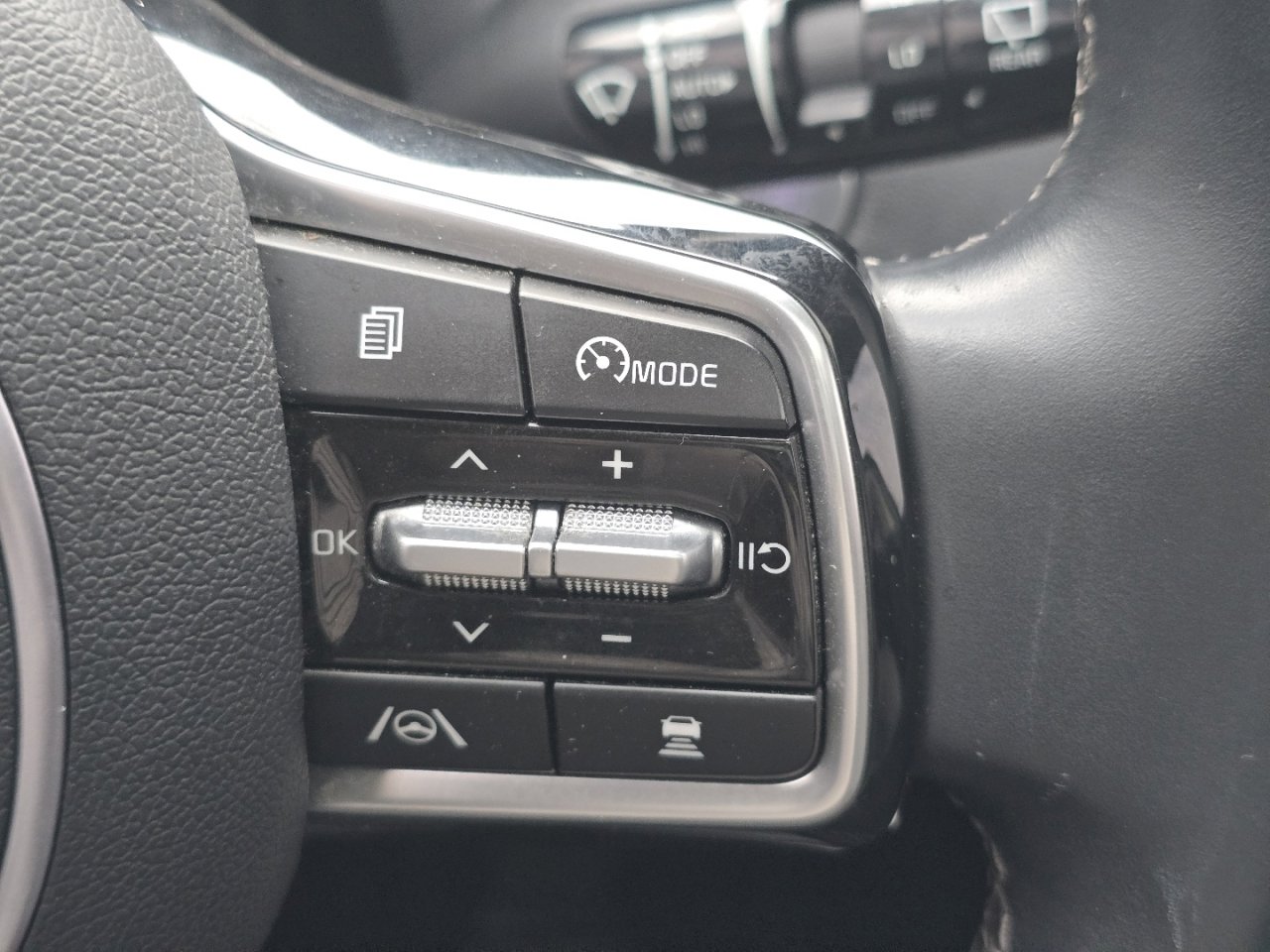 Used 2023 Kia Sorento SX image 30