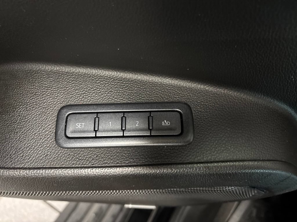 Used 2019 Chevrolet Suburban LT RWD image 25