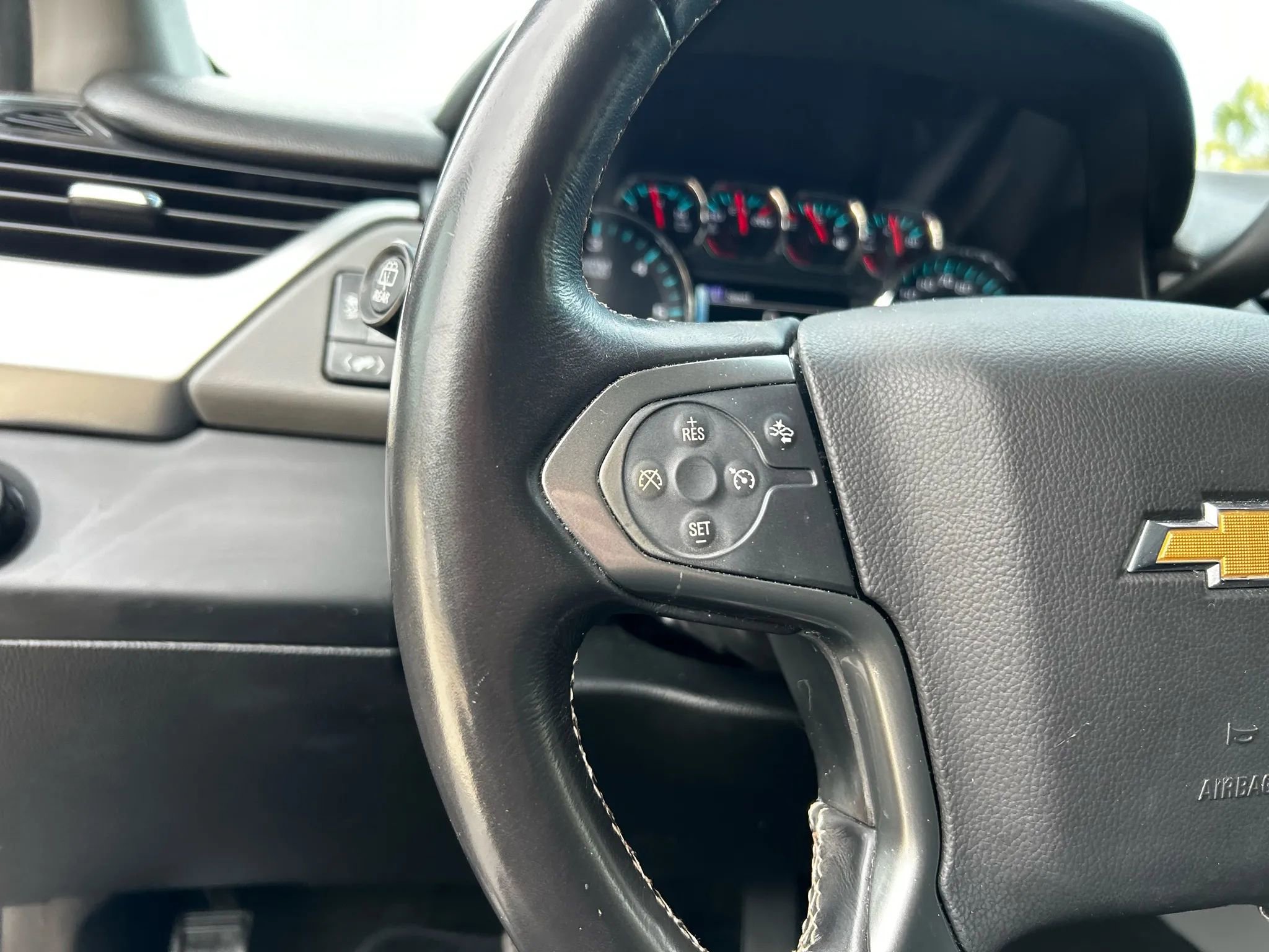 Used 2018 Chevrolet Tahoe LT image 12