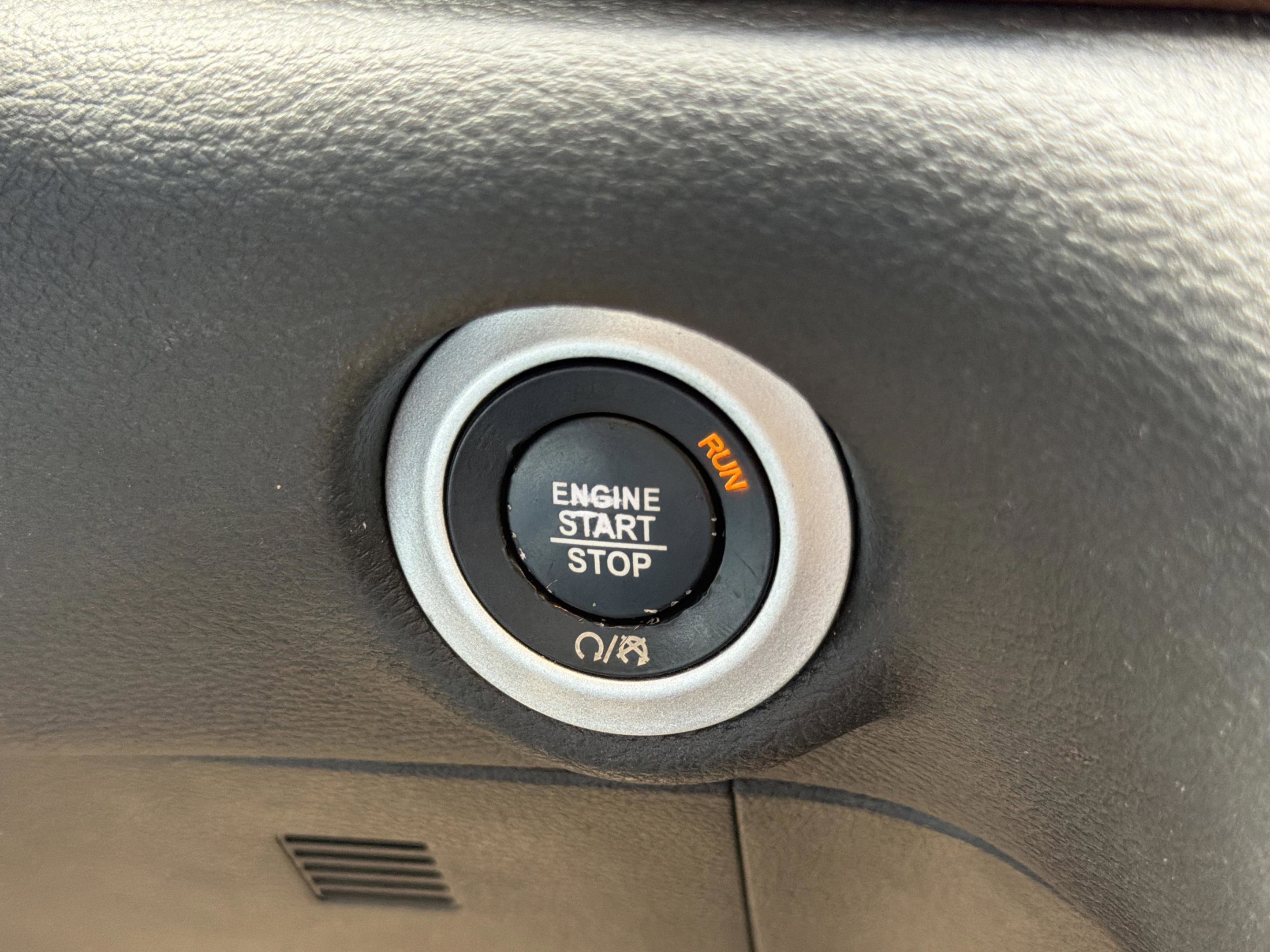 Used 2019 Chrysler Pacifica Limited FWD image 13