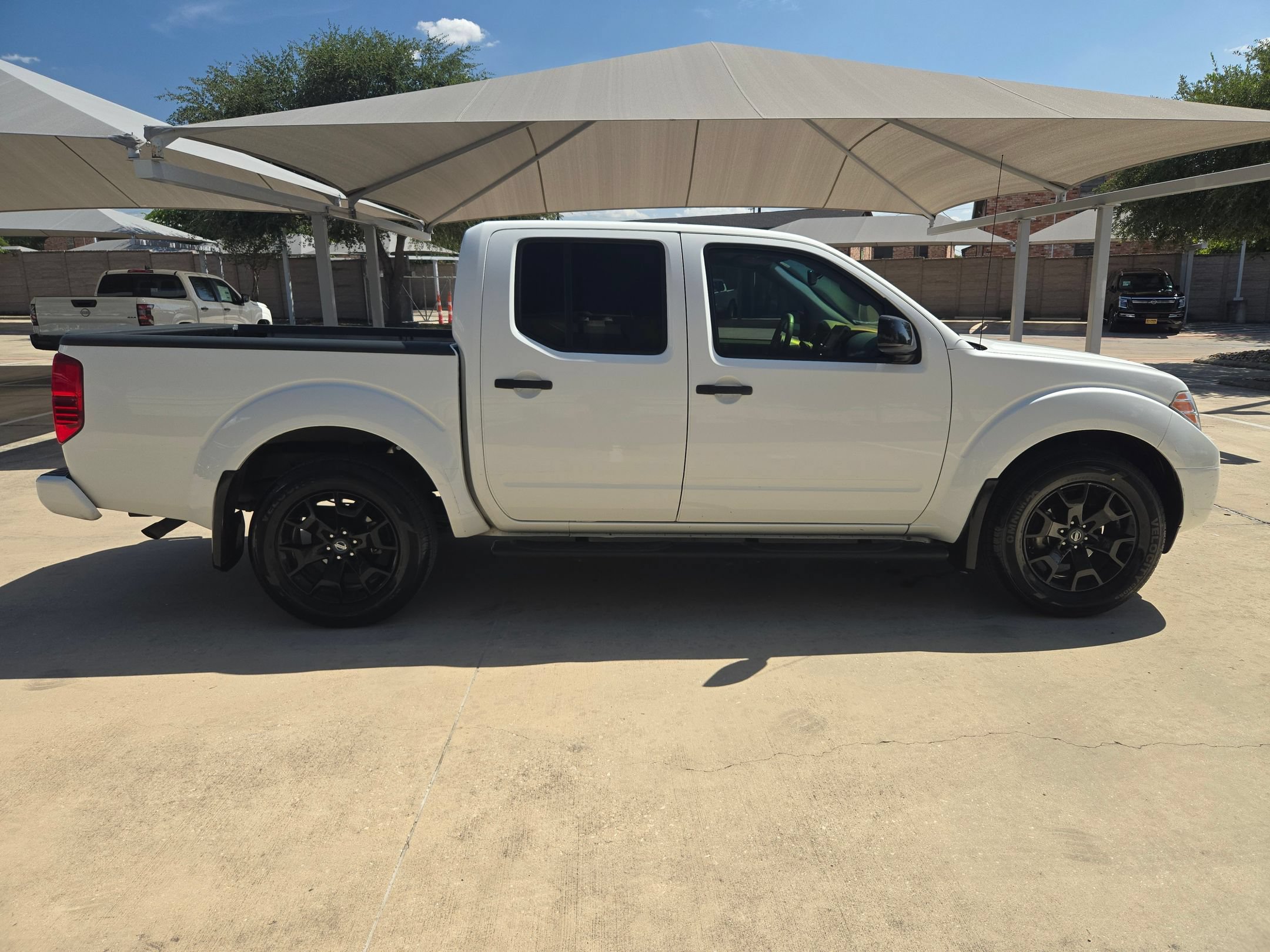 Used 2021 Nissan Frontier SV w/ Midnight Edition Floor Mats RWD image 2