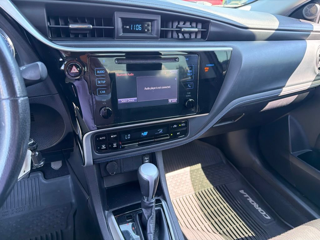 Used 2019 Toyota Corolla SE FWD image 2