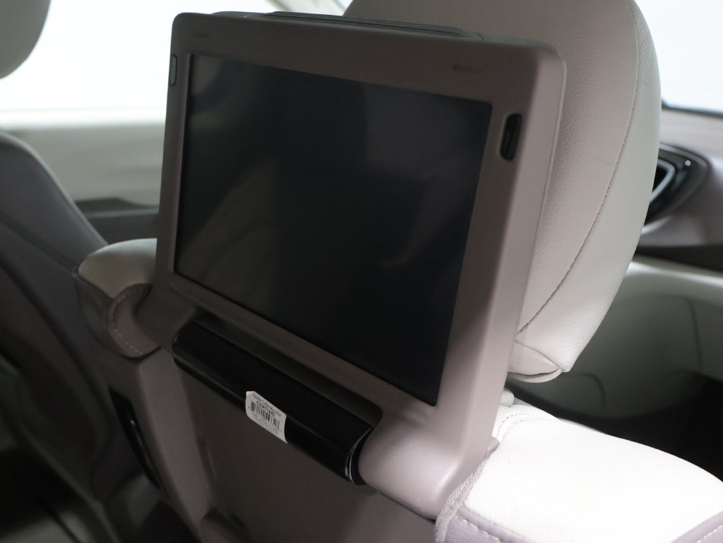 Used 2018 Chrysler Pacifica Touring-L Plus FWD image 23