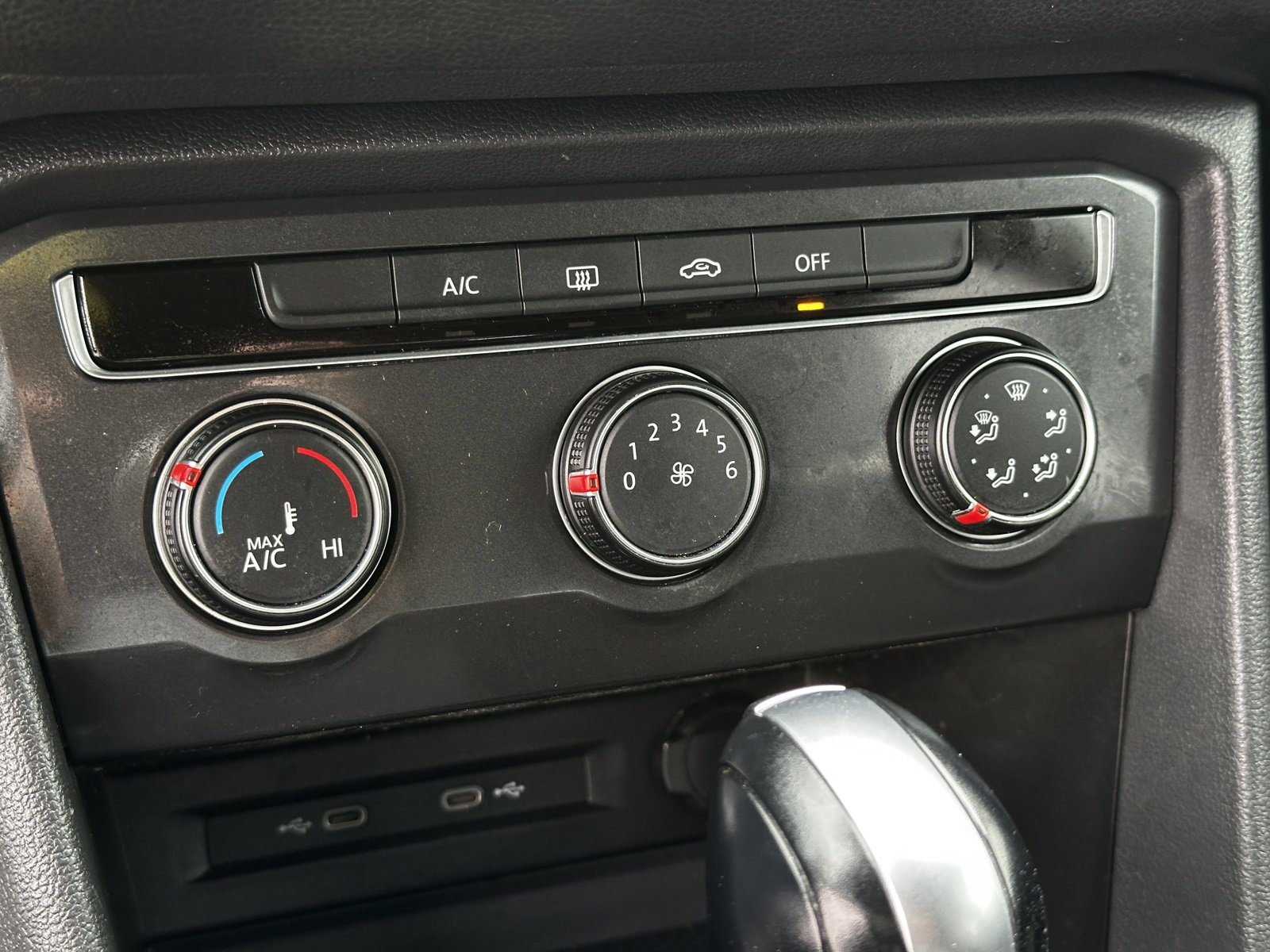 Used 2021 Volkswagen Tiguan S image 30