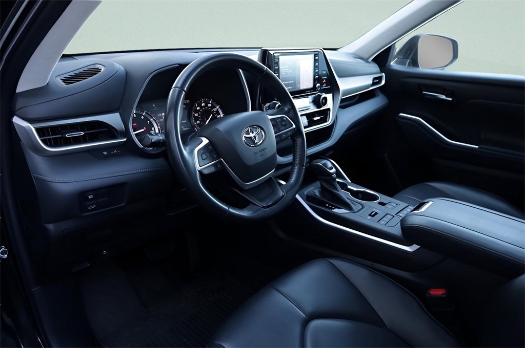 Certified 2022 Toyota Highlander XLE image 21