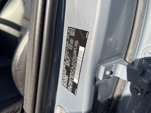 Used 2024 Volvo XC60 B5 Plus image 24