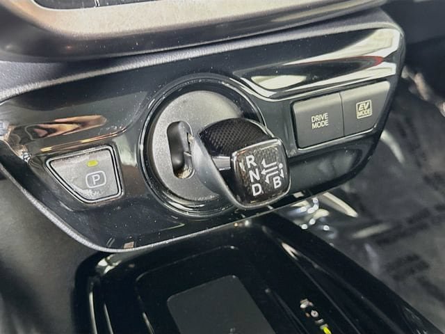 Certified 2021 Toyota Prius FWD image 18