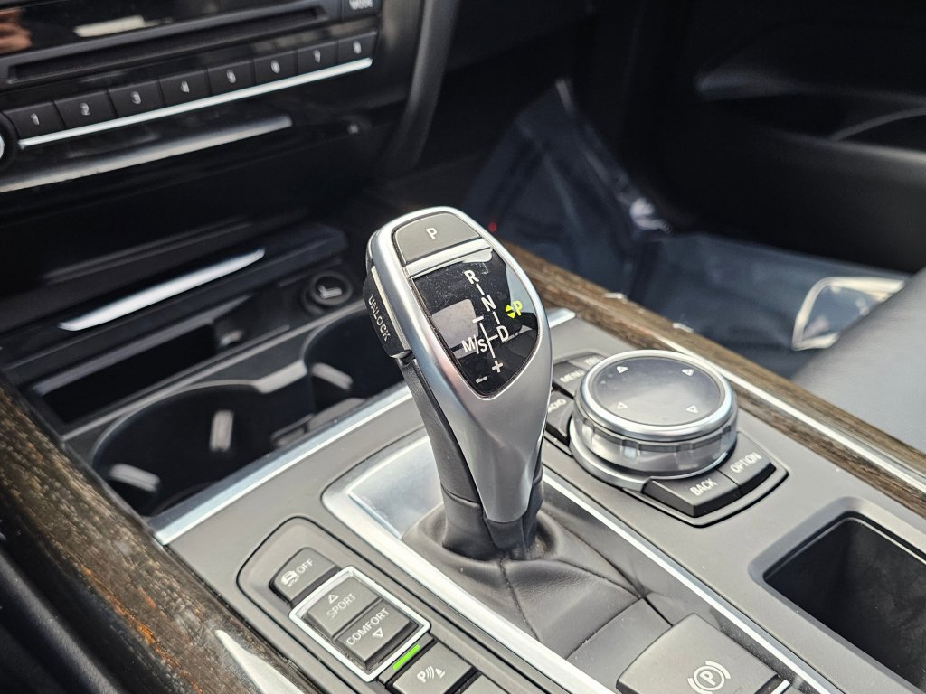 Used 2015 BMW X5 xDrive35d image 11