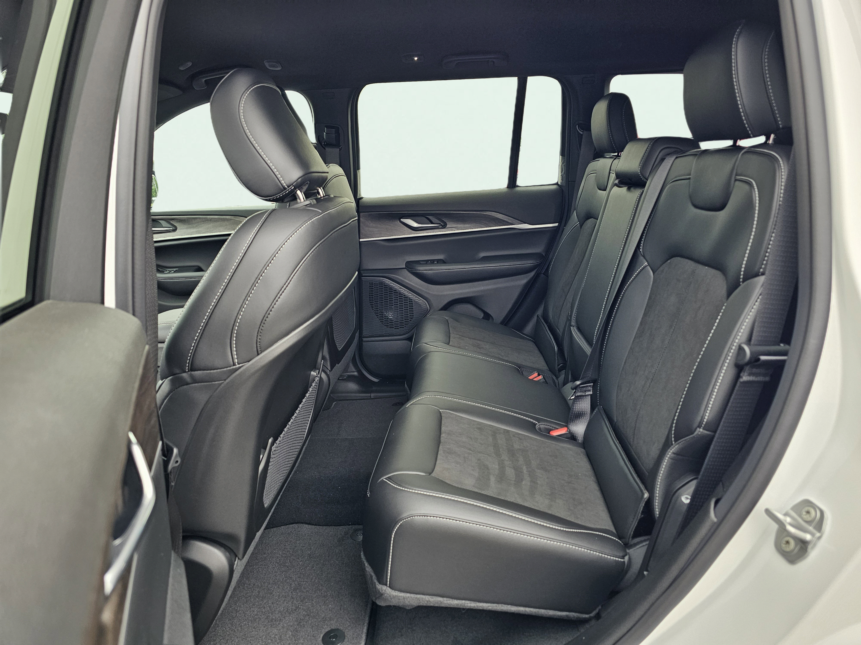 New 2026 Jeep Grand Cherokee Altitude RWD image 31