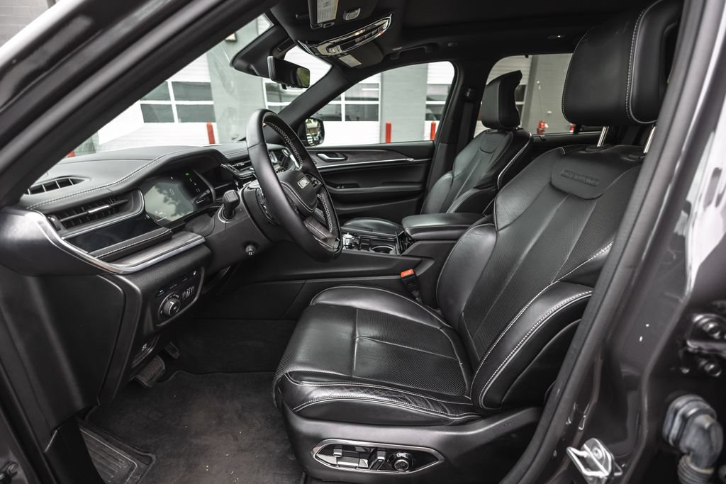 Used 2022 Jeep Grand Cherokee Overland w/ Advanced Protech Group III AWD/4WD image 20