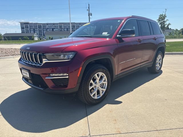 Used 2023 Jeep Grand Cherokee Limited w/ Luxury Tech Group II AWD/4WD image 36