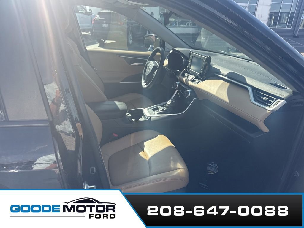 Used 2021 Toyota RAV4 XLE Premium AWD/4WD image 14