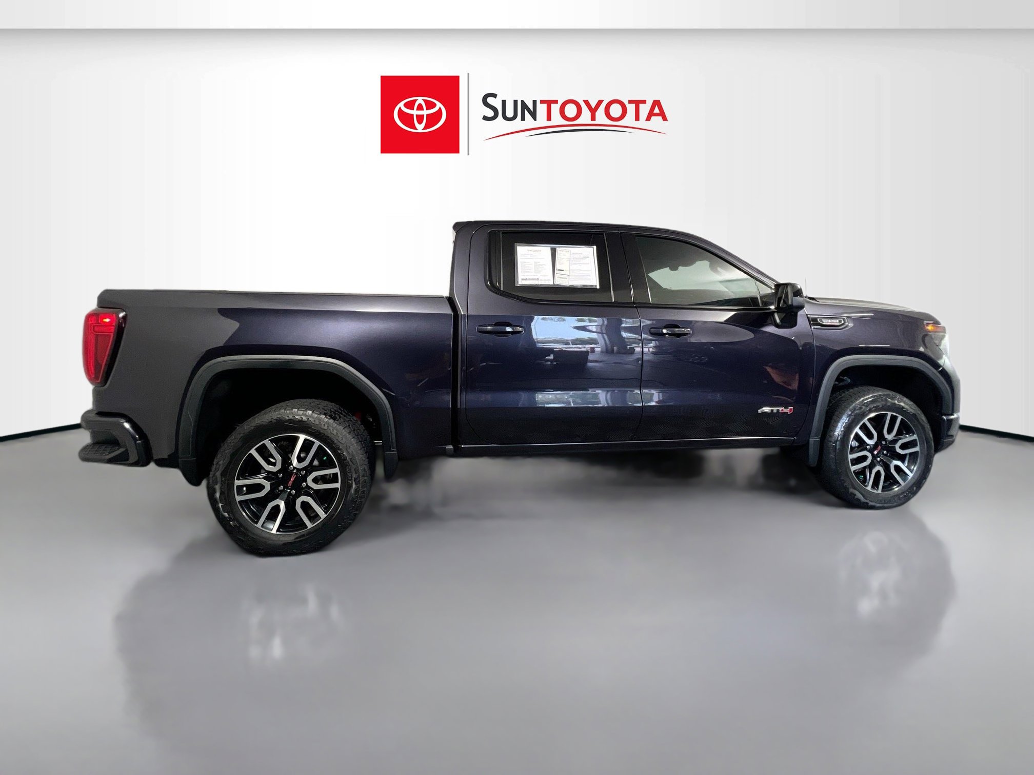 Used 2023 GMC Sierra 1500 AT4 w/ Technology Package image 2