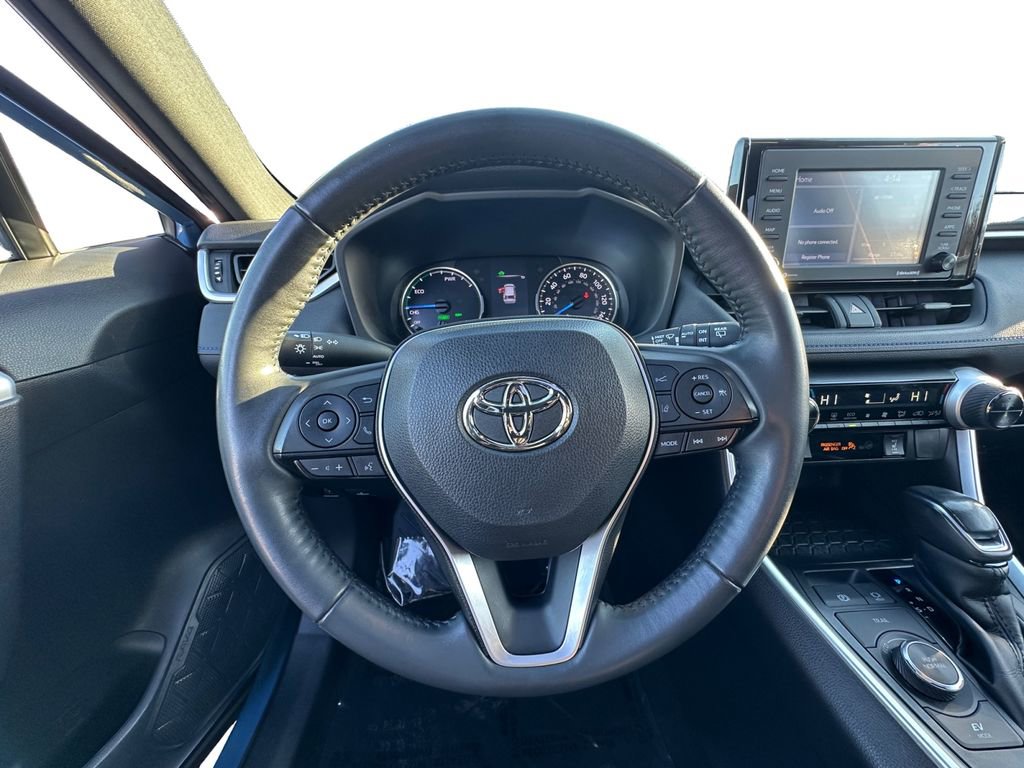 Used 2022 Toyota RAV4 SE w/ Convenience Package image 12