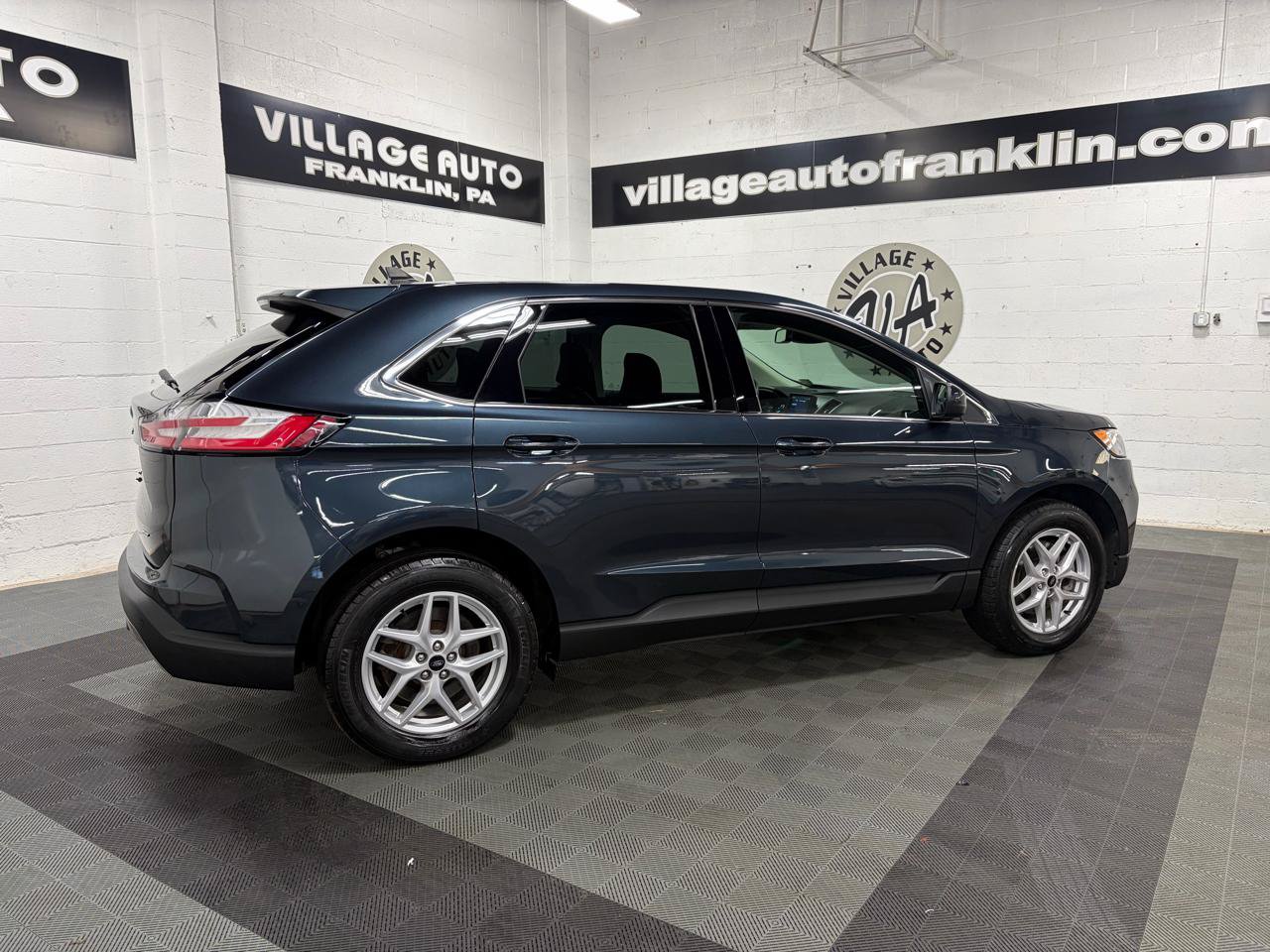 Used 2024 Ford Edge SEL w/ Convenience Package AWD/4WD image 3