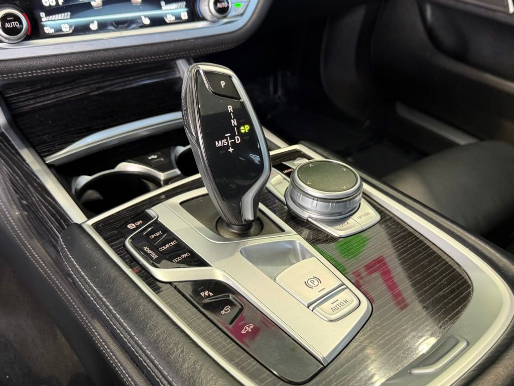 Used 2022 BMW 740i w/ M Sport Package image 29