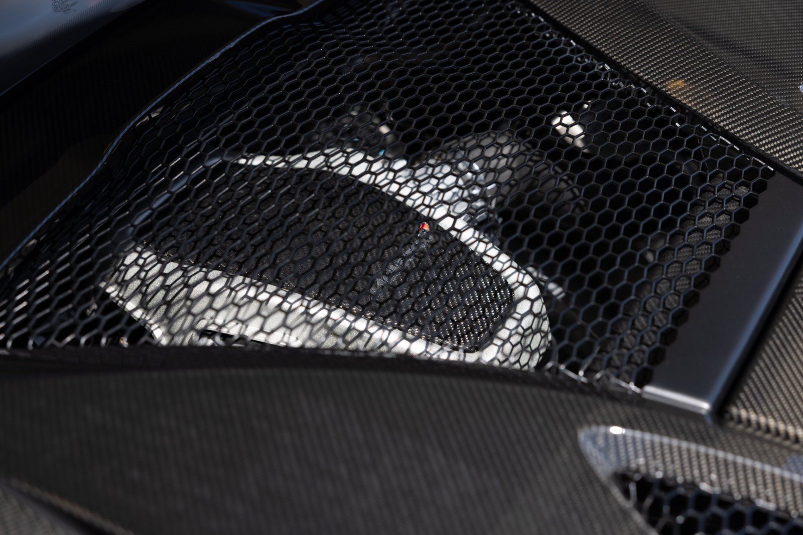 Used 2020 McLaren 620R RWD image 42