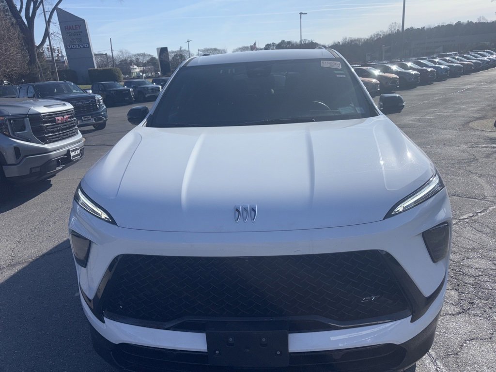 Used 2025 Buick Enclave Sport Touring image 3