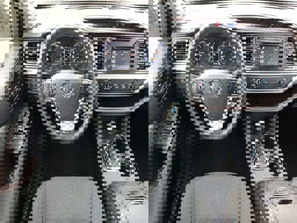 Used 2019 Toyota Highlander LE image 21