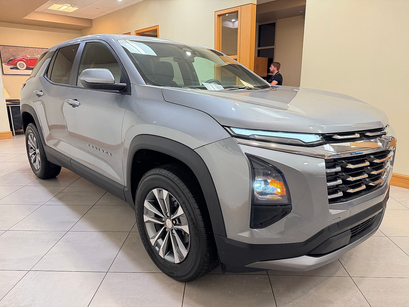 Used 2026 Chevrolet Equinox LT FWD image 2