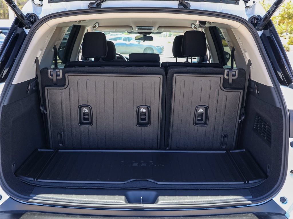 New 2026 Nissan Pathfinder SV w/ Cargo Package FWD image 16