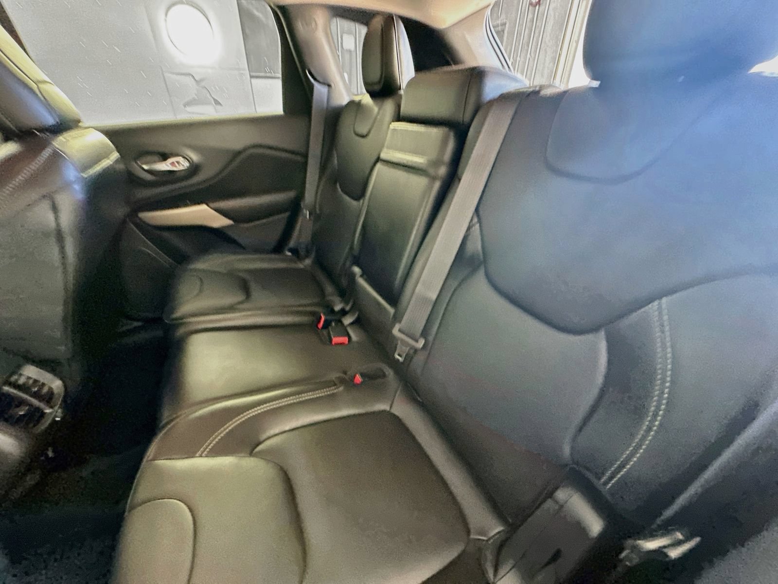 Used 2018 Jeep Cherokee Limited AWD/4WD image 24