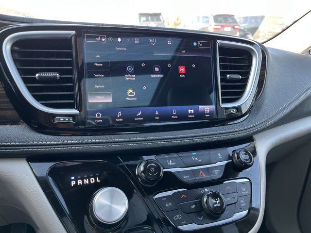 Used 2023 Chrysler Pacifica Limited image 52