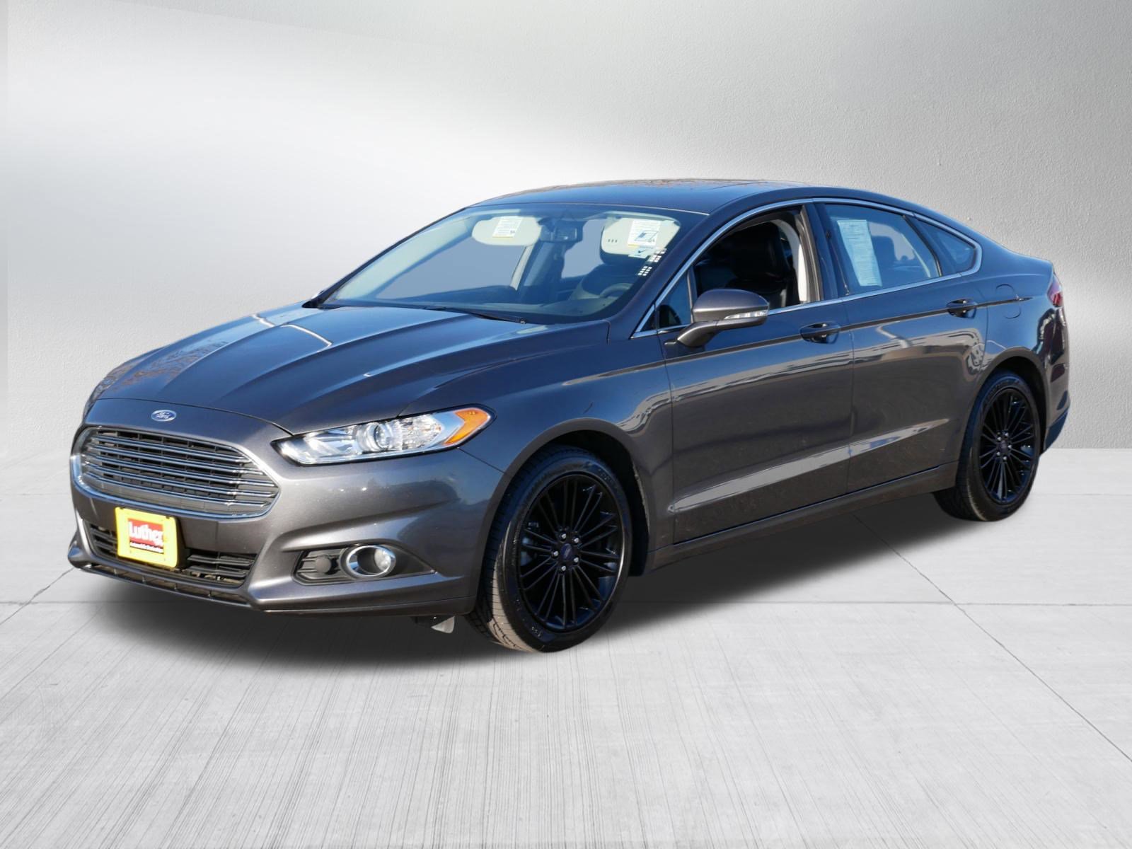 Used 2016 Ford Fusion SE w/ Equipment Group 202A FWD image 3