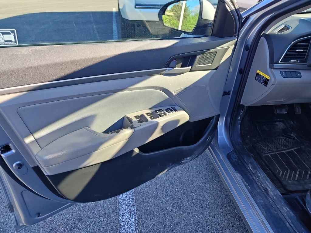 Used 2017 Hyundai Elantra SE image 5