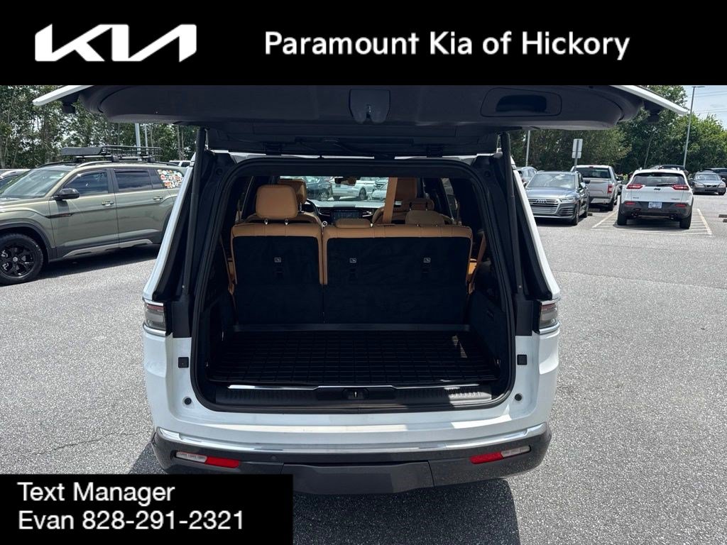 Used 2022 Jeep Grand Wagoneer Series III AWD/4WD image 10