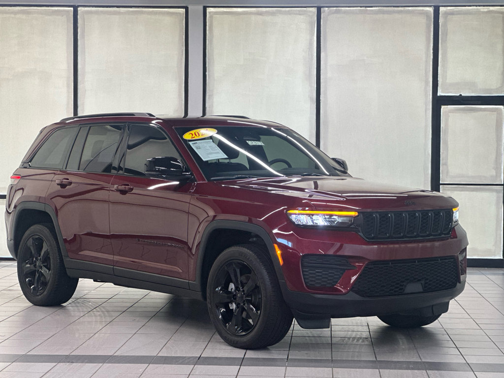 Used 2024 Jeep Grand Cherokee Altitude