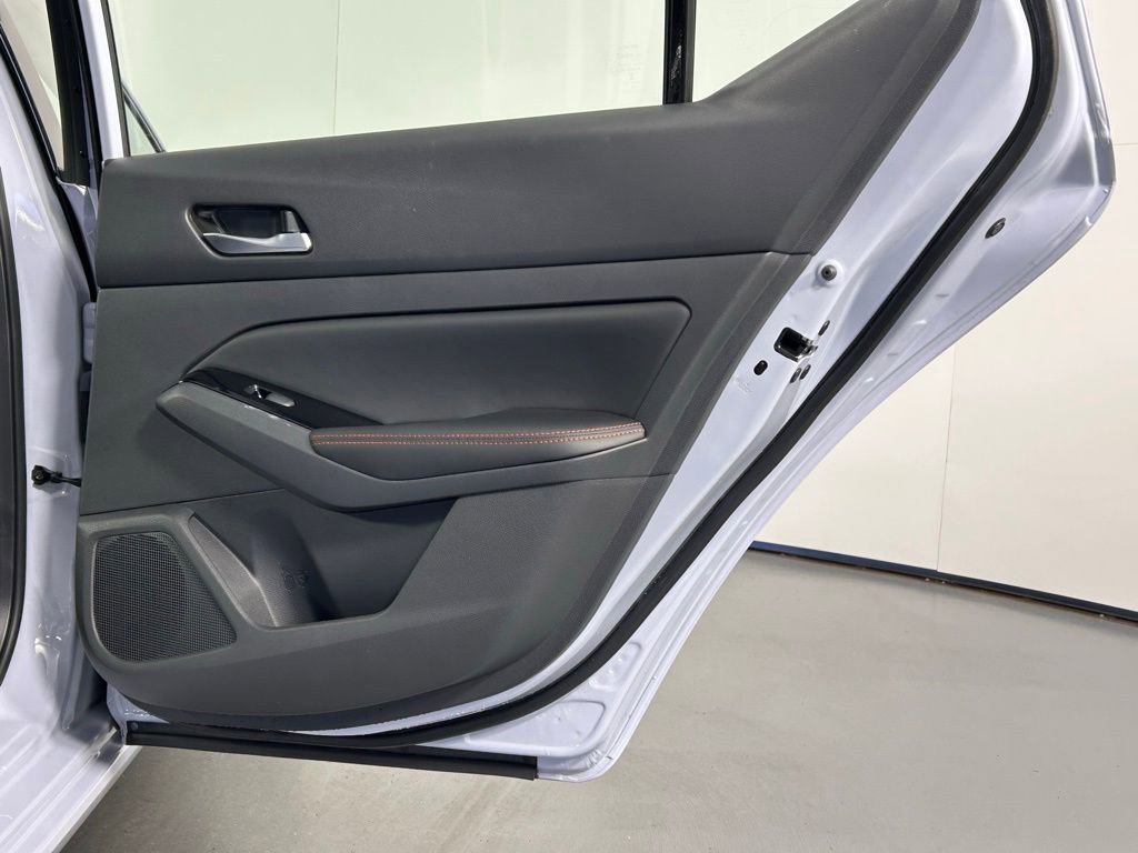 Used 2025 Nissan Altima 2.5 SR image 11