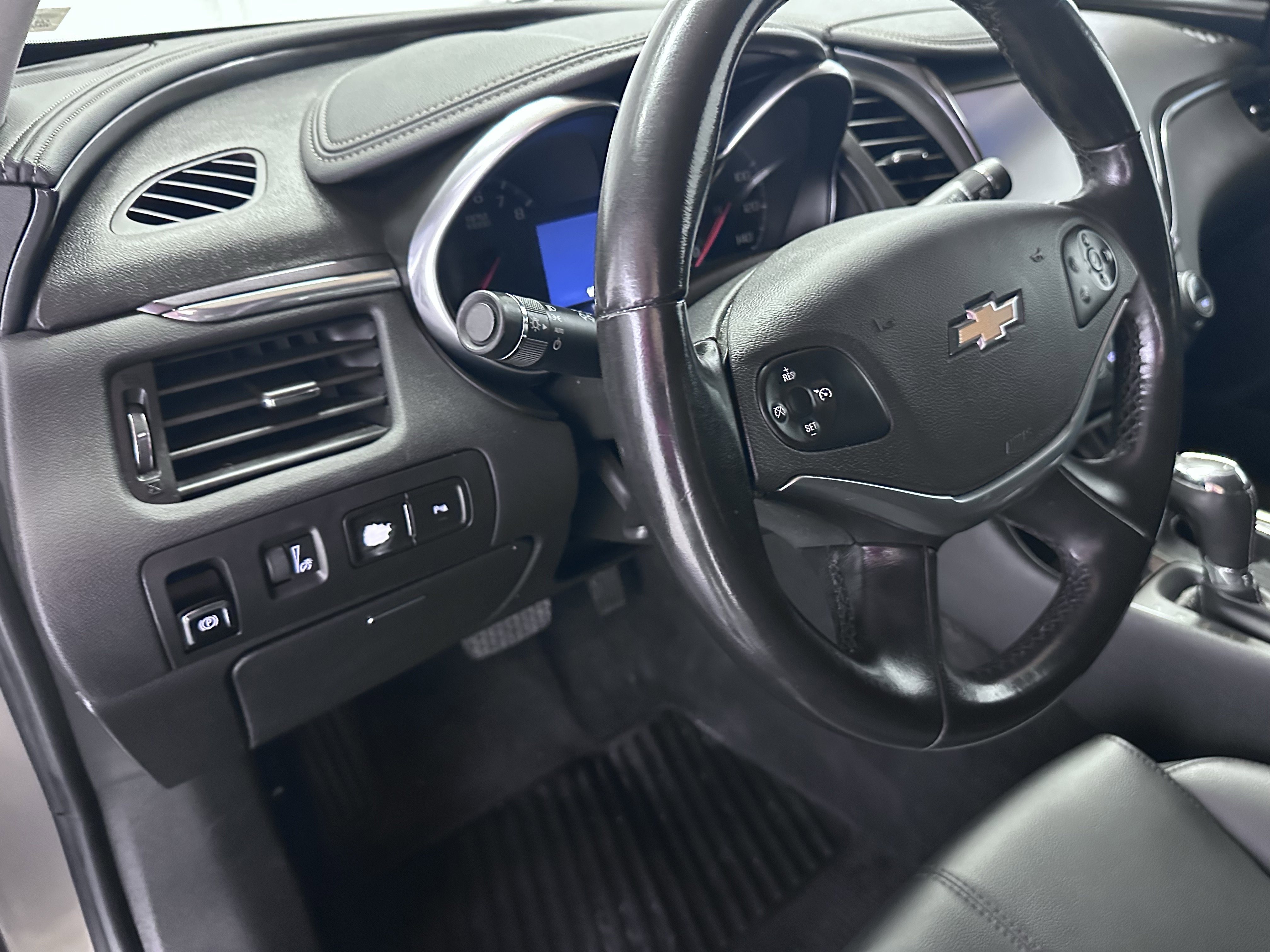 Used 2017 Chevrolet Impala LT w/ Convenience Package FWD image 39